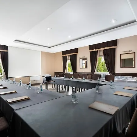 Szálloda The Amber Business & Oleśnica