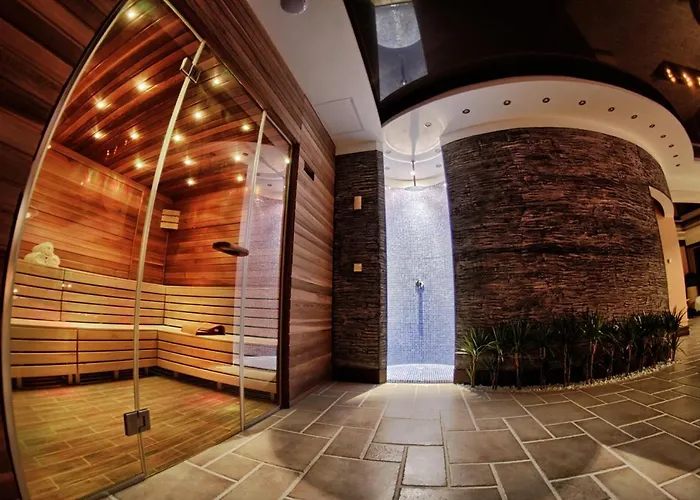 Hotel The Amber Business &