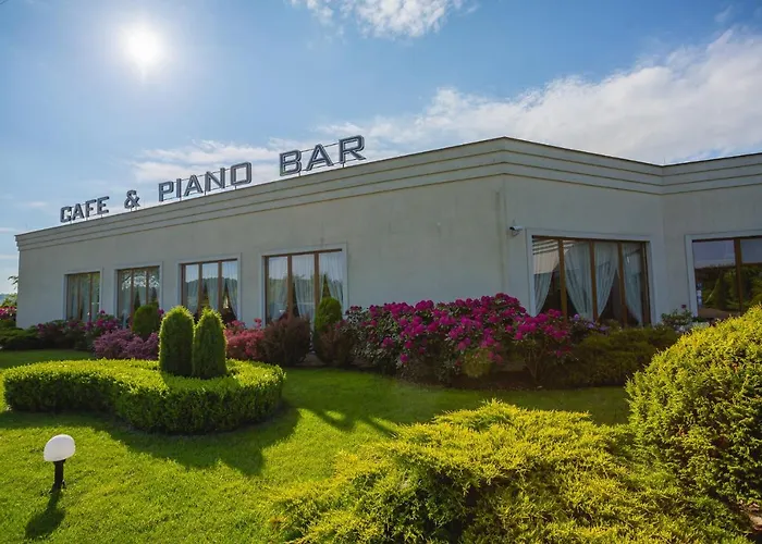 The Amber Business & 3*